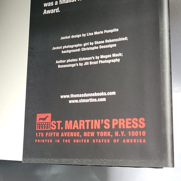 🤍 - The Walking Dead The Road to Woodbury Hardcover - Picture 5 of 6